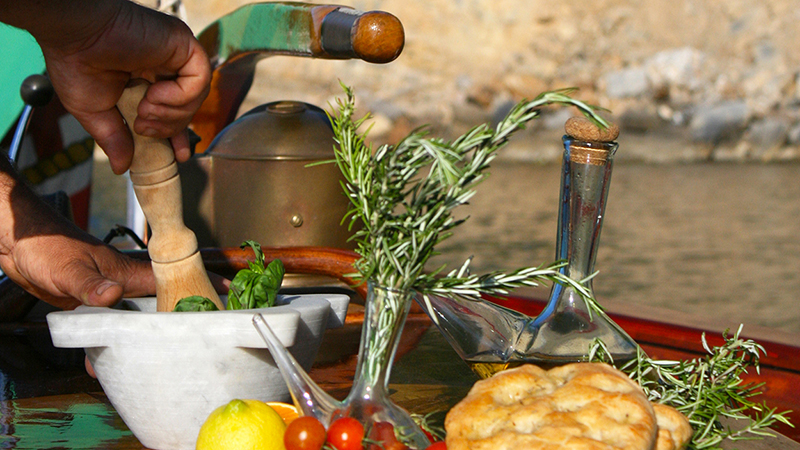 pesto making in the cinque terre