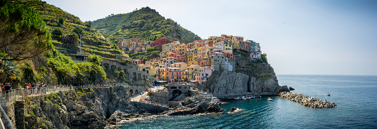veduta della marina di manarola, cinque eterre in treno