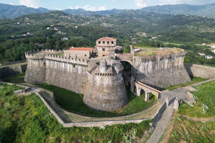 Sarzana, foto aerea della fortezza di sarzanello