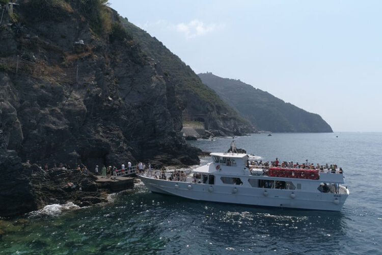 shore excursion from la spezia by ferry to the cinque terre