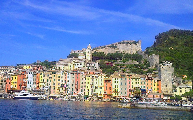 portovenere, borgo veduta dal mare