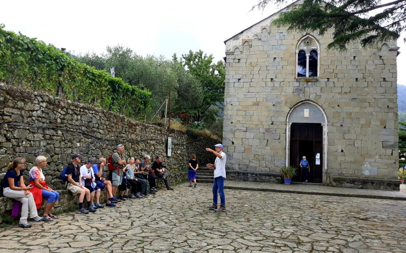 gruppo a volastra davanti alla chiesa